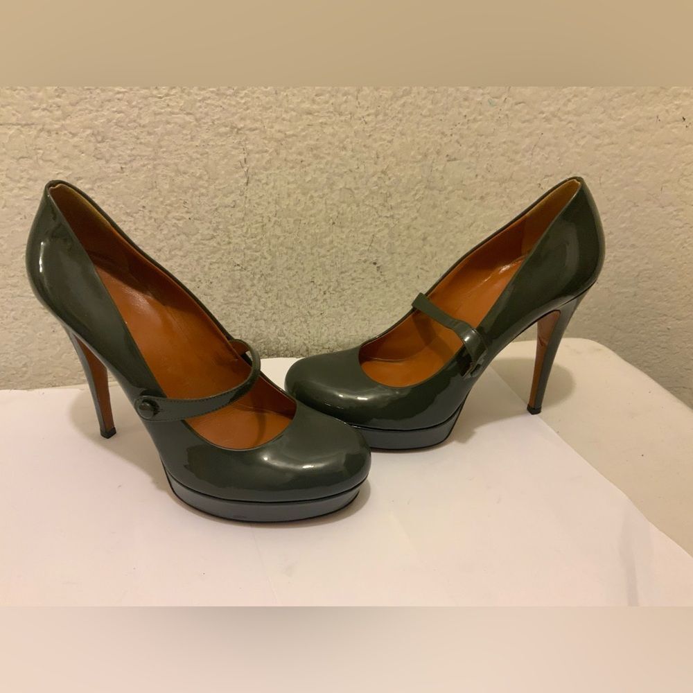 Gucci Gray Betty Patent Leather Mary Jane Platform Pumps 371/2 (7.5)
